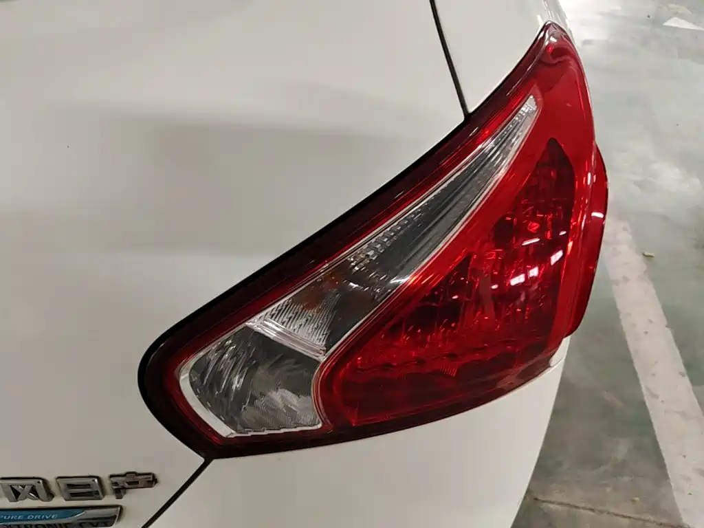 Nissan Tiida 2015 — фото 8