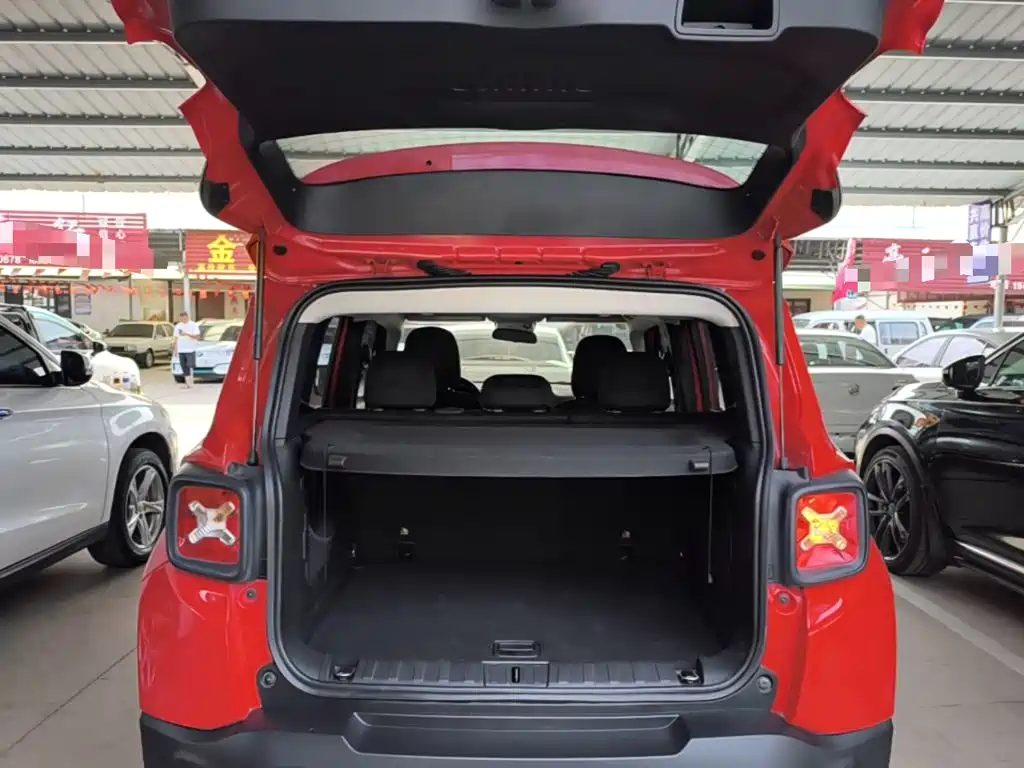 Jeep Renegade 2018 — фото 19