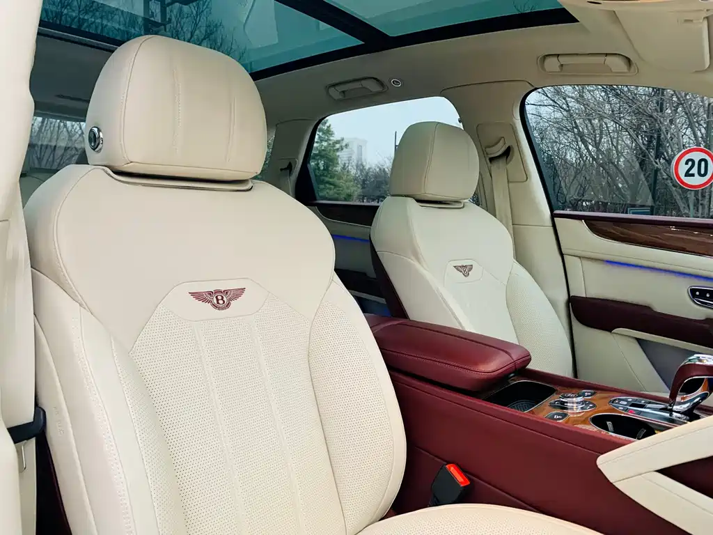 Bentley Bentayga 2021 — фото 19
