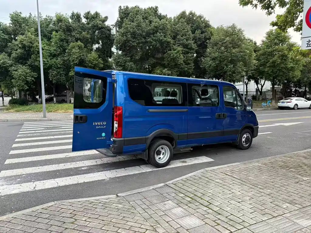 IVECO Ousheng 2023 — фото 3
