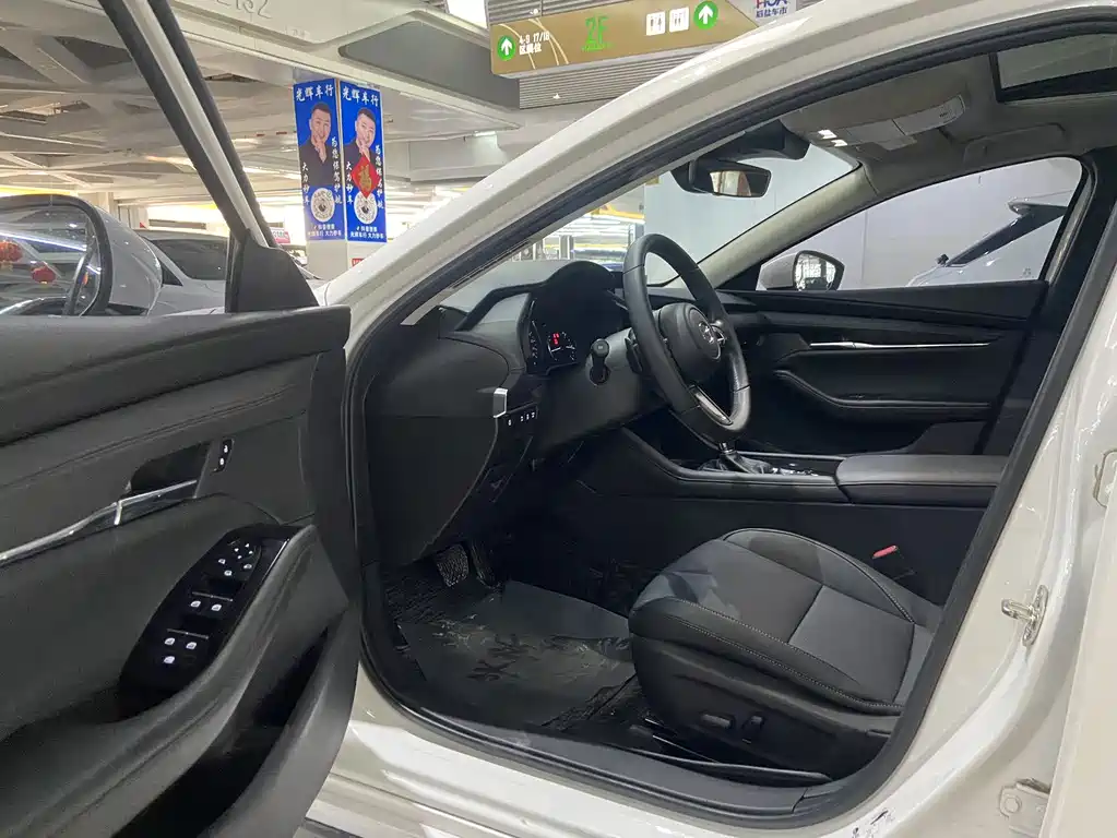 Mazda 3 Axela 2022