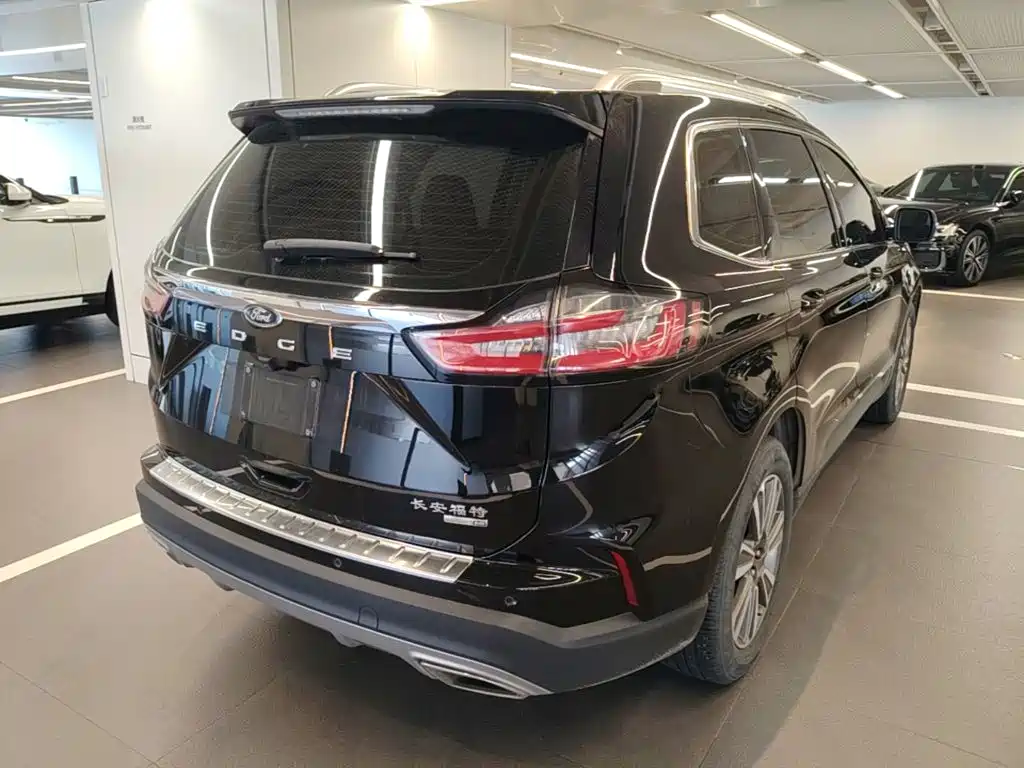 Ford Edge 2022 — фото 10