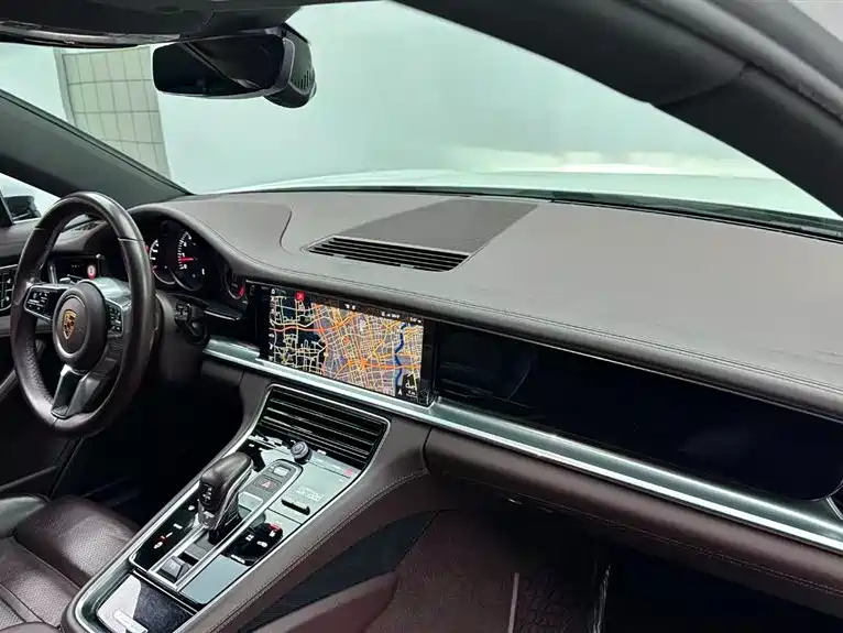 Porsche Panamera 2018 — фото 15