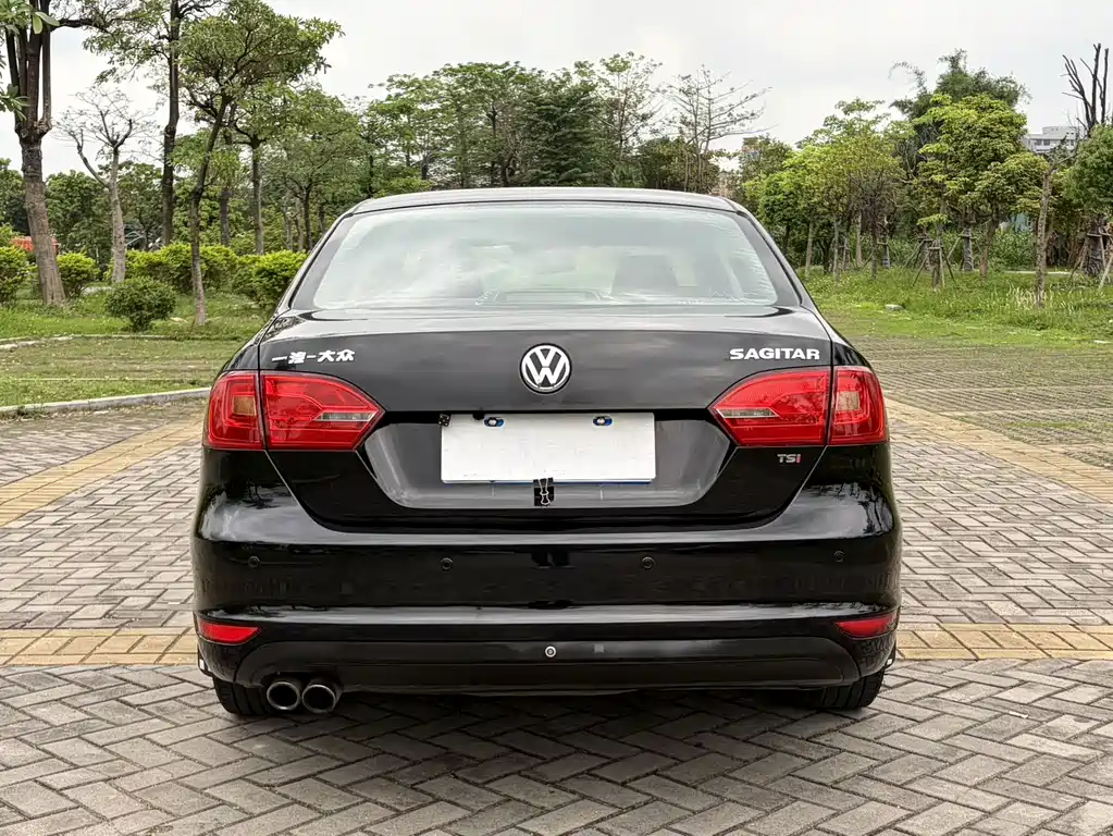 Volkswagen Sagitar 2013