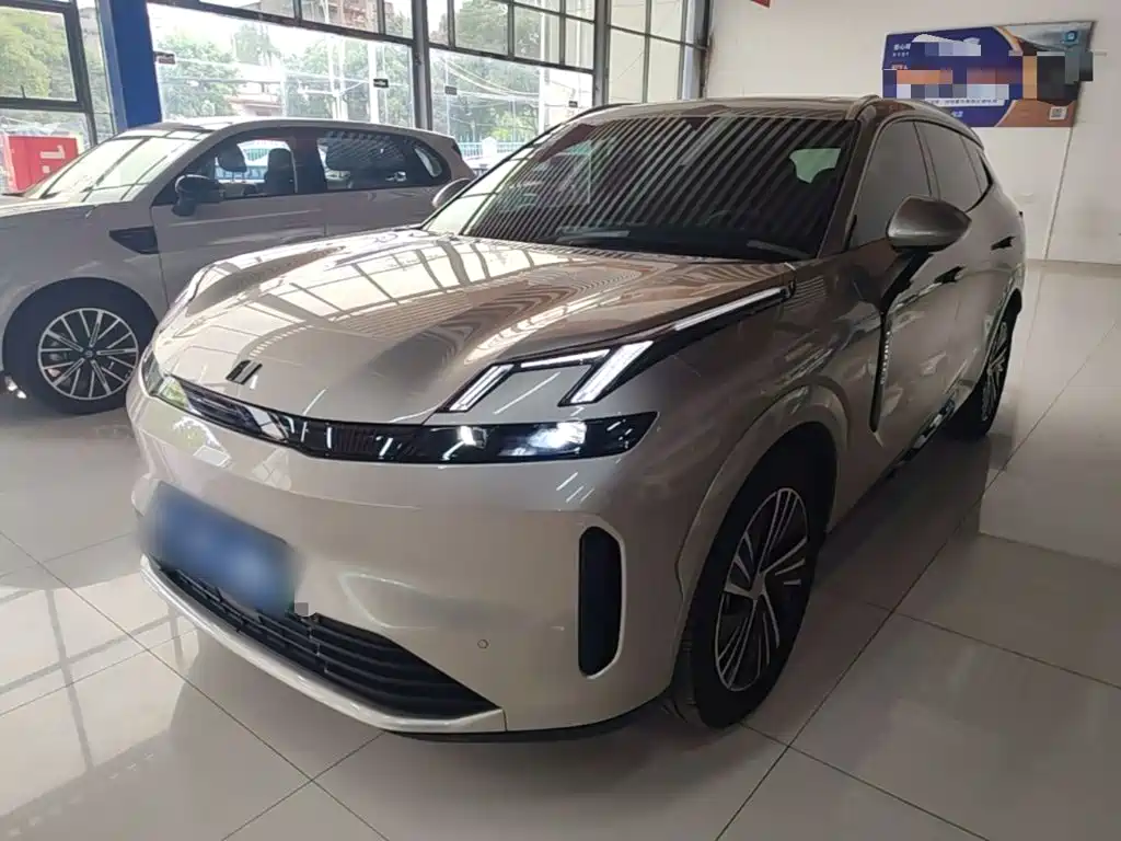 Lynk & Co 08 EM-P 2024