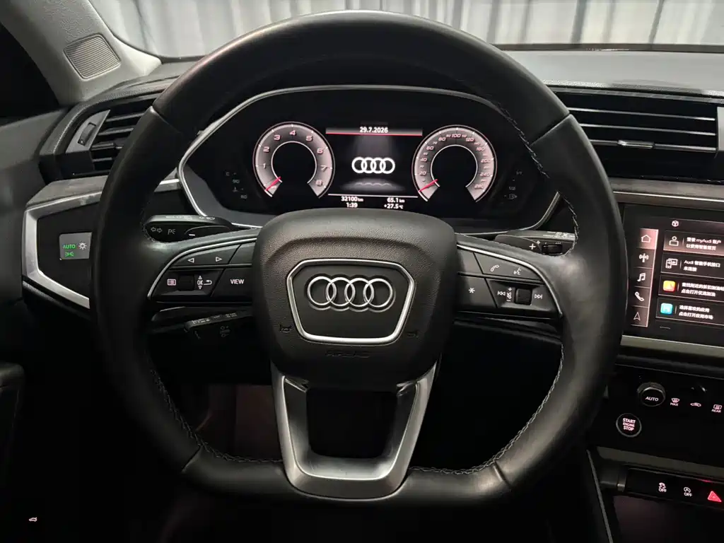 Audi Q3 2022 — фото 12