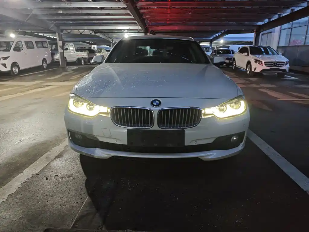 BMW 3 Series 2018 — фото 25