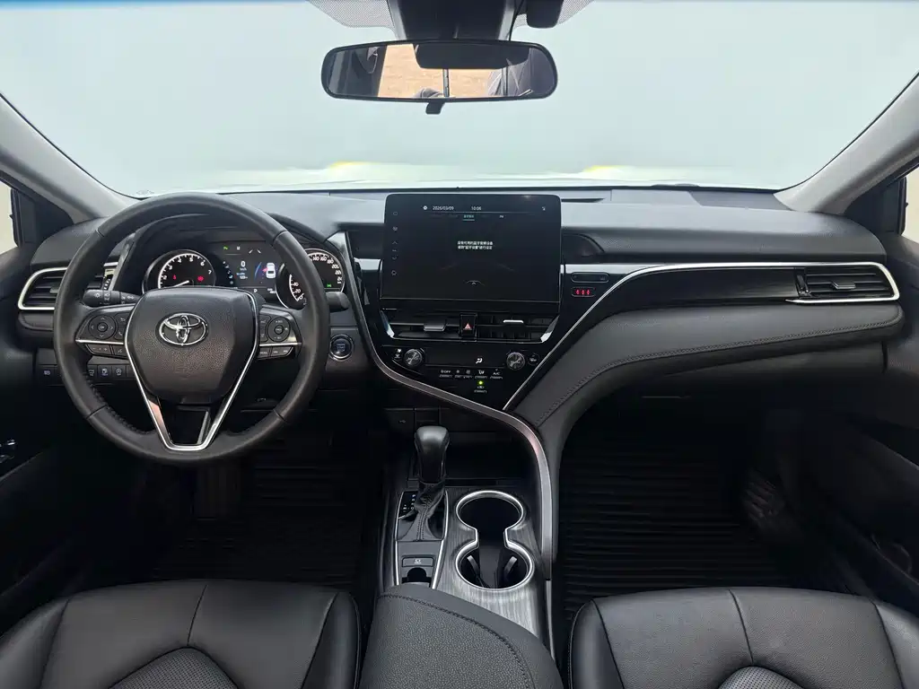 Toyota Camry 2023 — фото 12