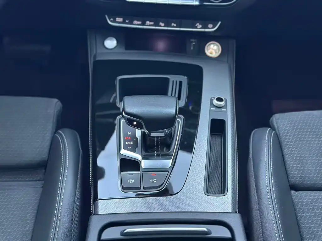 Audi Q5L Sportback 2022 — фото 15