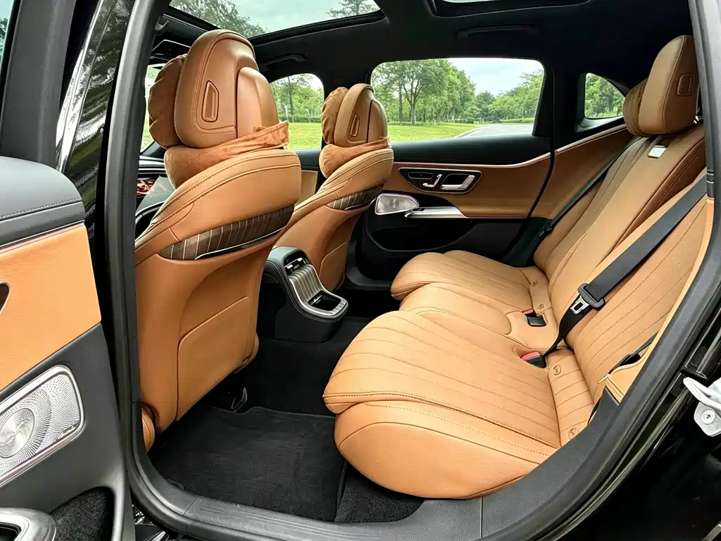 Mercedes-Benz E-Class 2025 — фото 13