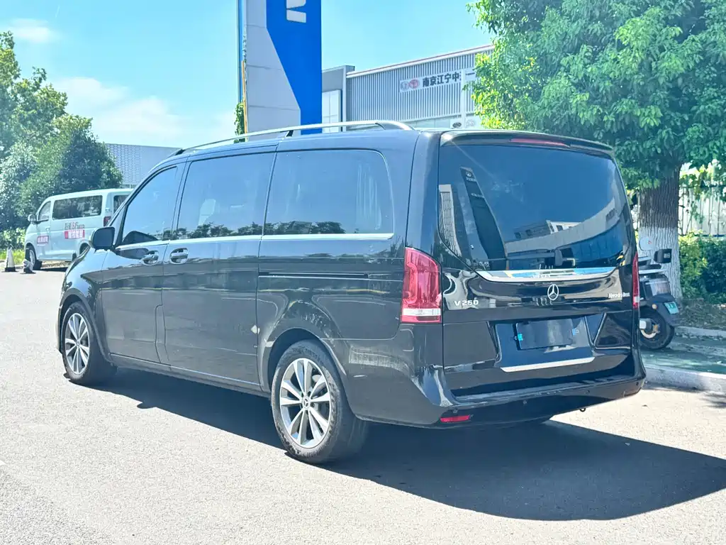 Mercedes-Benz V-Class 2022 — фото 3