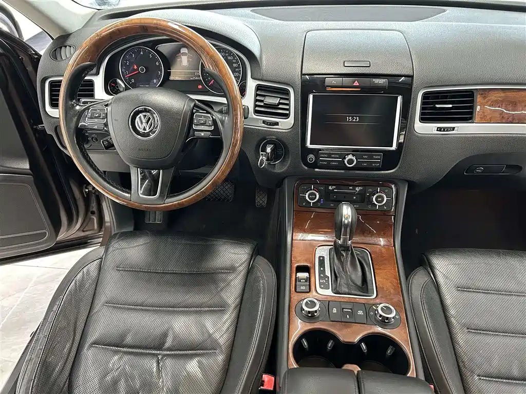 Volkswagen Touareg 2015 — фото 5