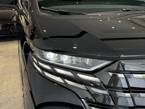Toyota Alphard 2024