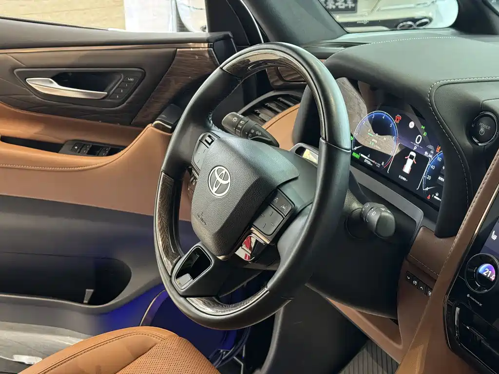 Toyota Alphard 2024 — фото 15