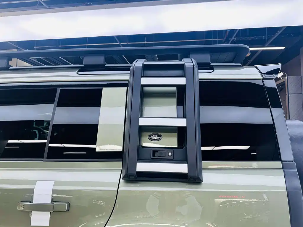 Land Rover Defender 2021 — фото 20