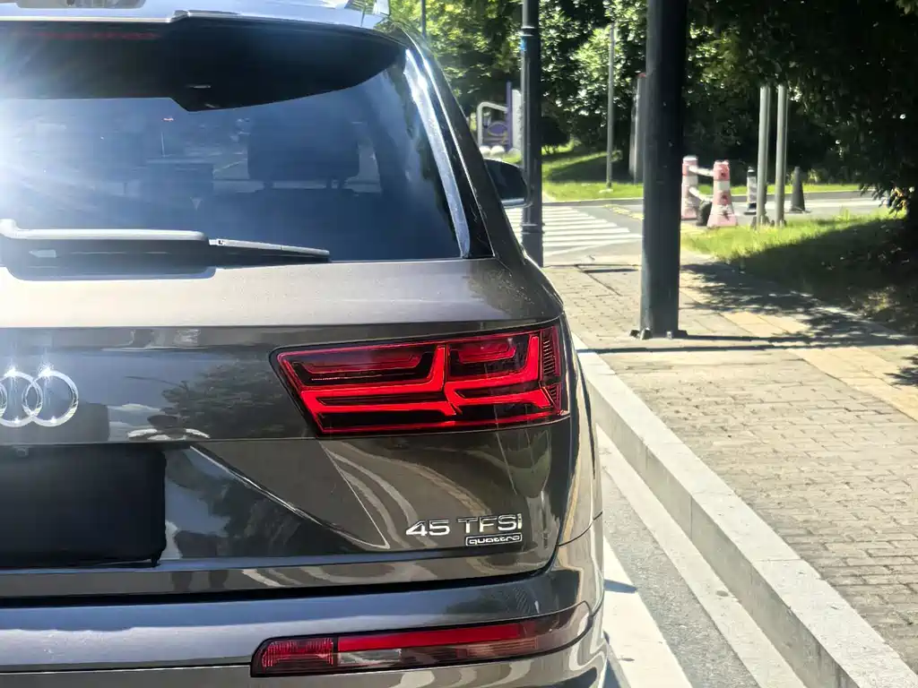 Audi Q7 2017 — фото 12