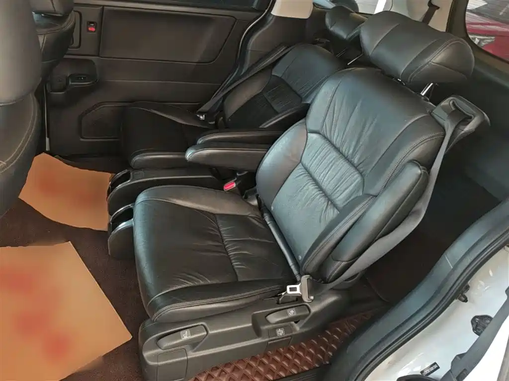 Honda Odyssey 2018 — фото 17