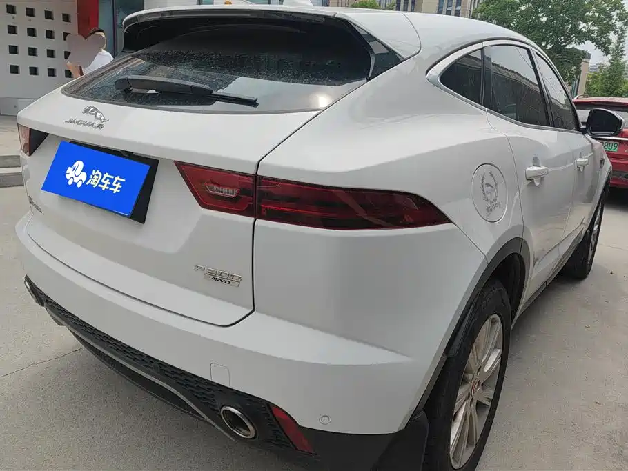 Jaguar E-PACE 2018 — фото 3
