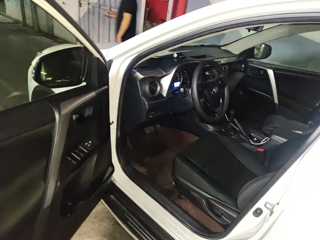 Toyota RAV4 2019 — фото 14