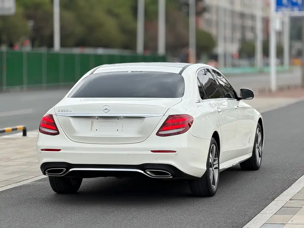 Mercedes-Benz E-Class 2018 — фото 28