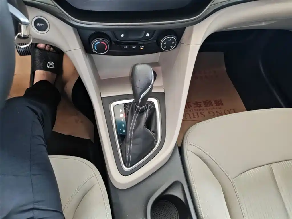 Buick Excelle 2015 — фото 14
