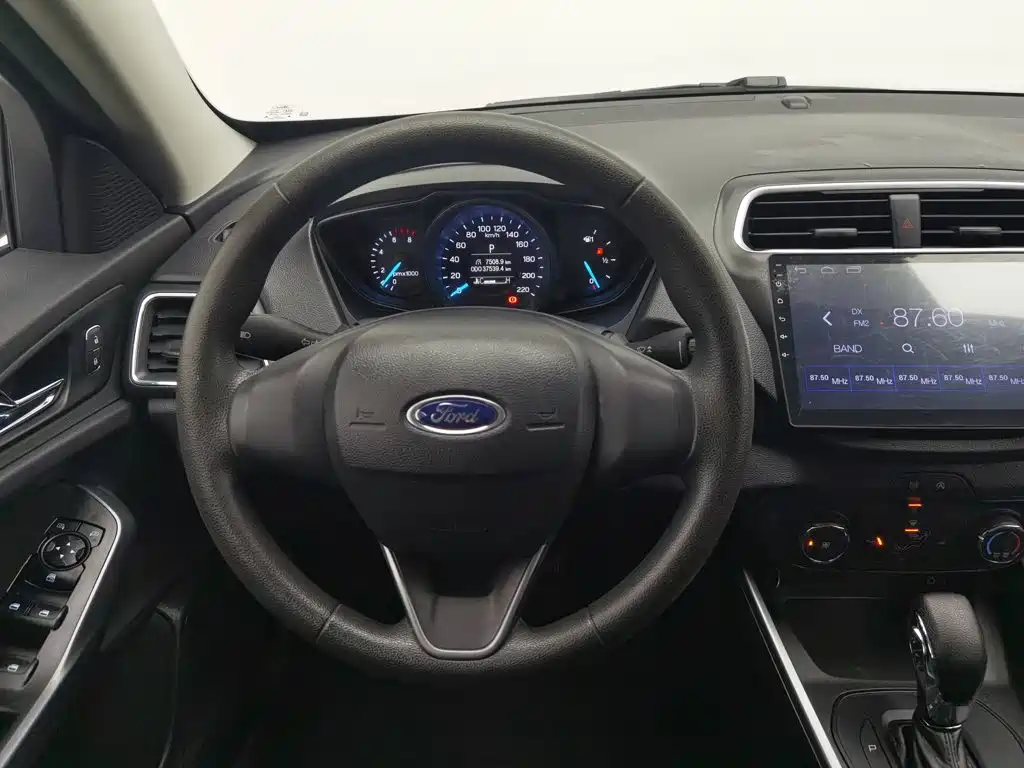 Ford Escort 2019 — фото 11