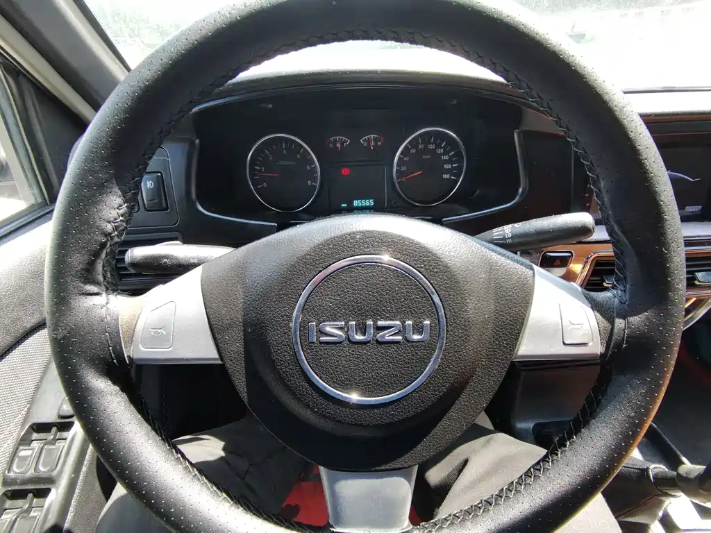 Isuzu Pickup 2016 — фото 16