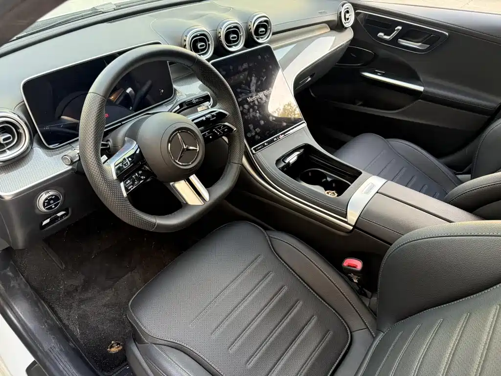 Mercedes-Benz C-Class 2025 — фото 4