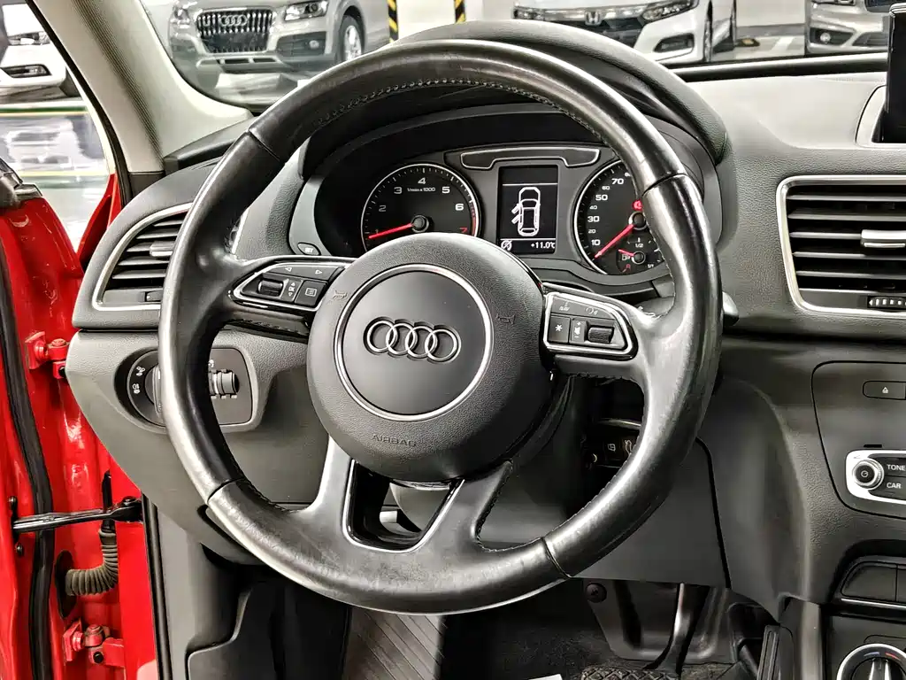 Audi Q3 2016 — фото 12