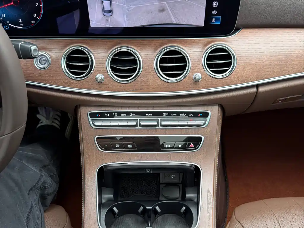 Mercedes-Benz E-Class 2023 — фото 9
