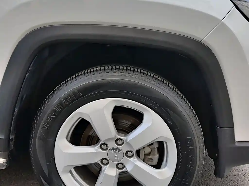 Jeep Compass 2018 — фото 18