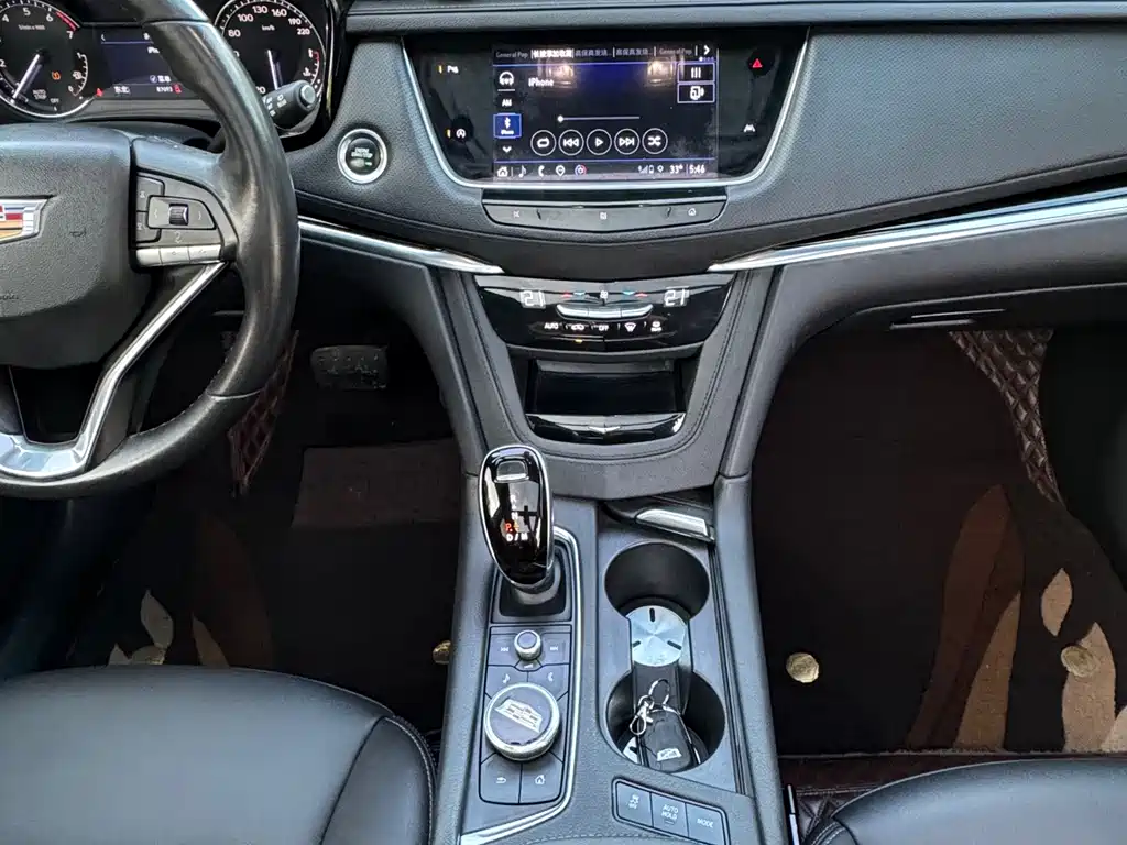 Cadillac XT6 2020 — фото 13