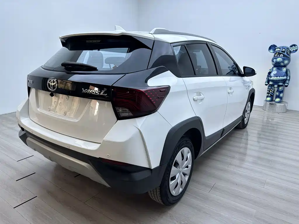 Toyota Yaris L 2022