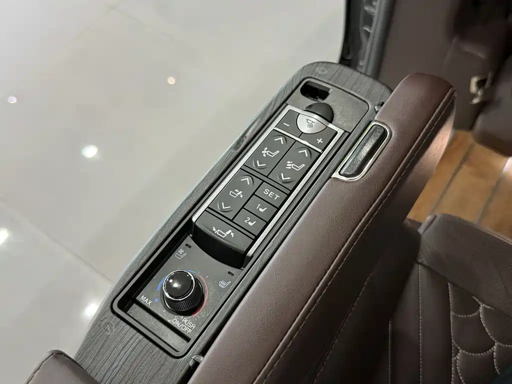 Mercedes-Benz V-Class 2020 — фото 22