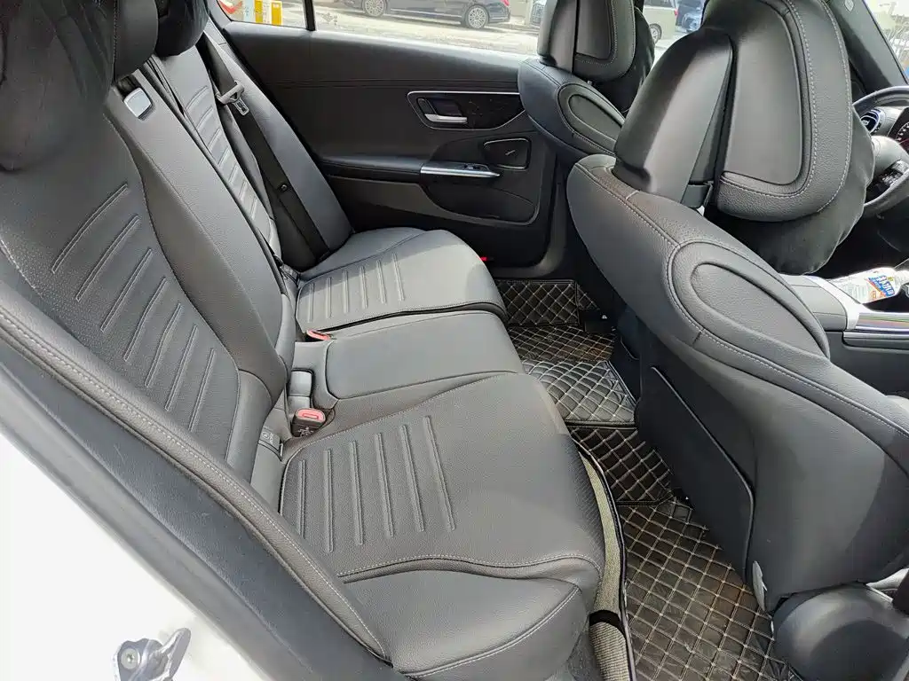 Mercedes-Benz C-Class 2023 — фото 11