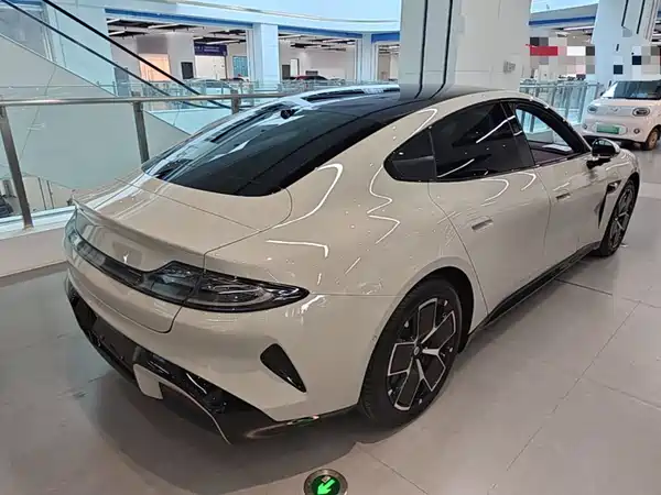 Xiaomi SU7 2025