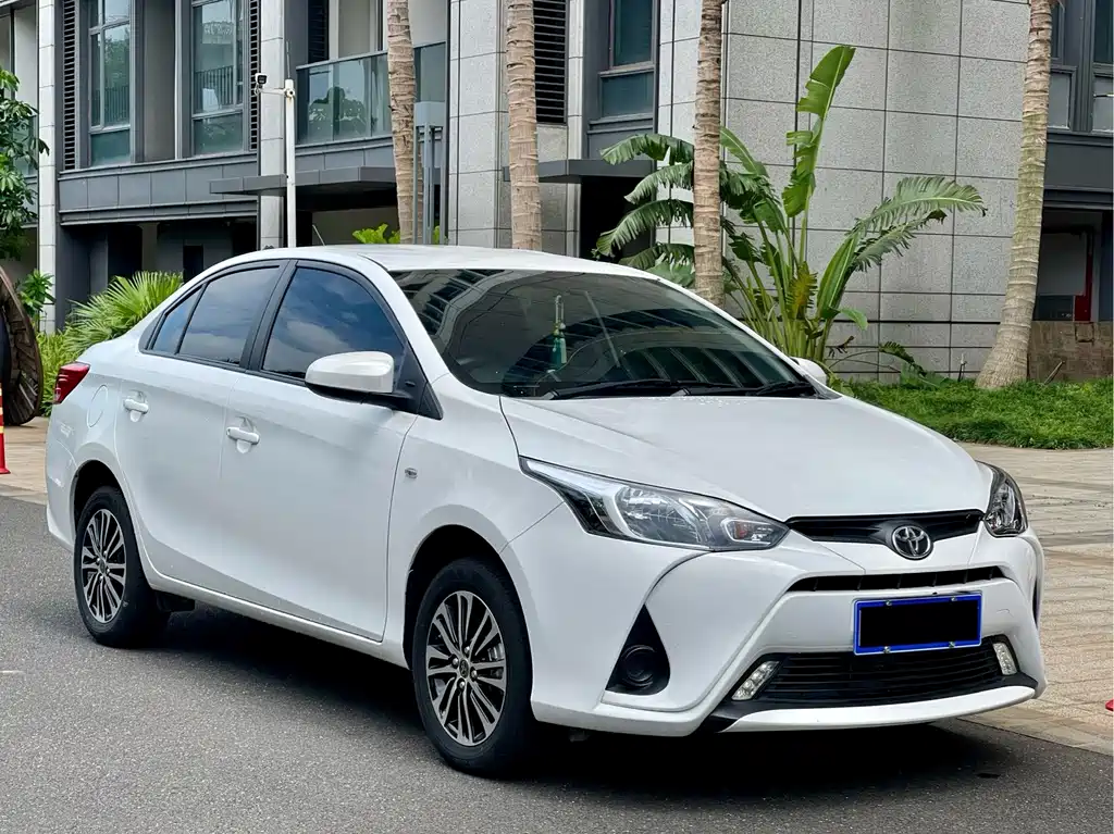 Toyota Yaris L 2021