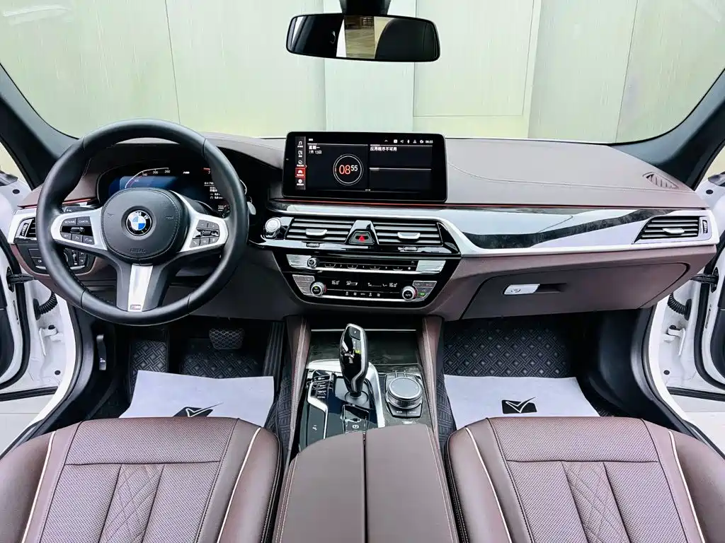 BMW 5 Series 2022 — фото 9