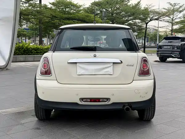 MINI 2011
