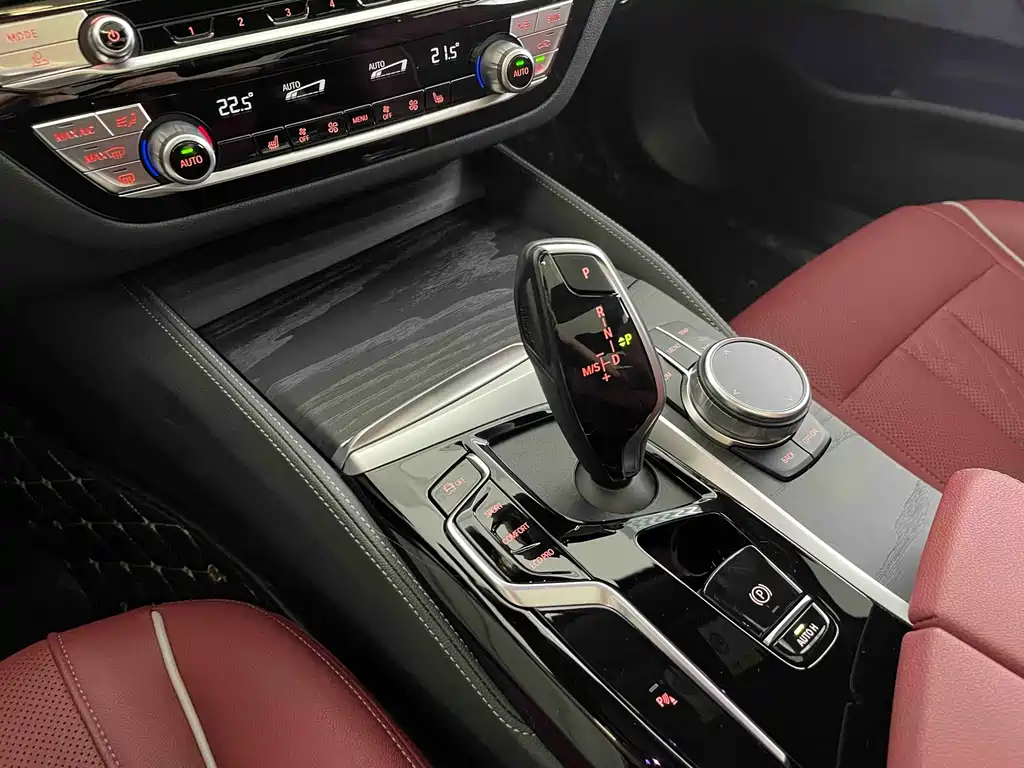 BMW 5 Series 2023 — фото 11