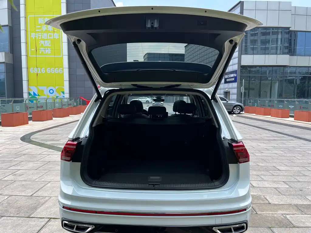 Volkswagen Tiguan L 2023 — фото 25
