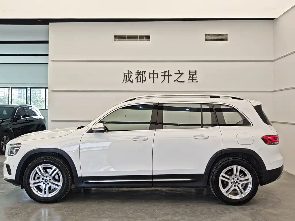 Mercedes-Benz GLB 2023