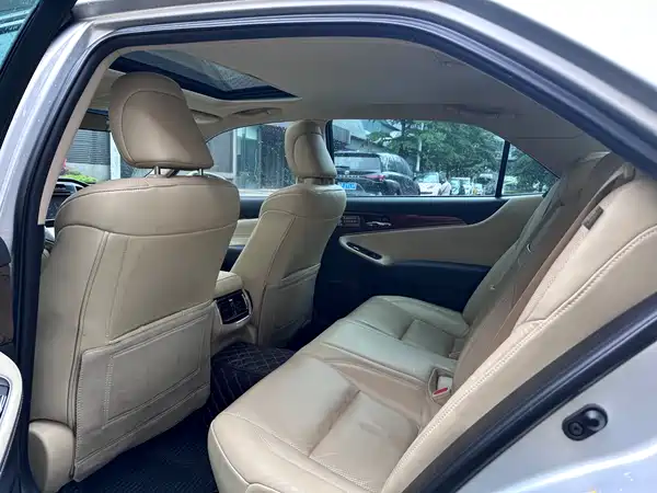 Toyota Crown 2015