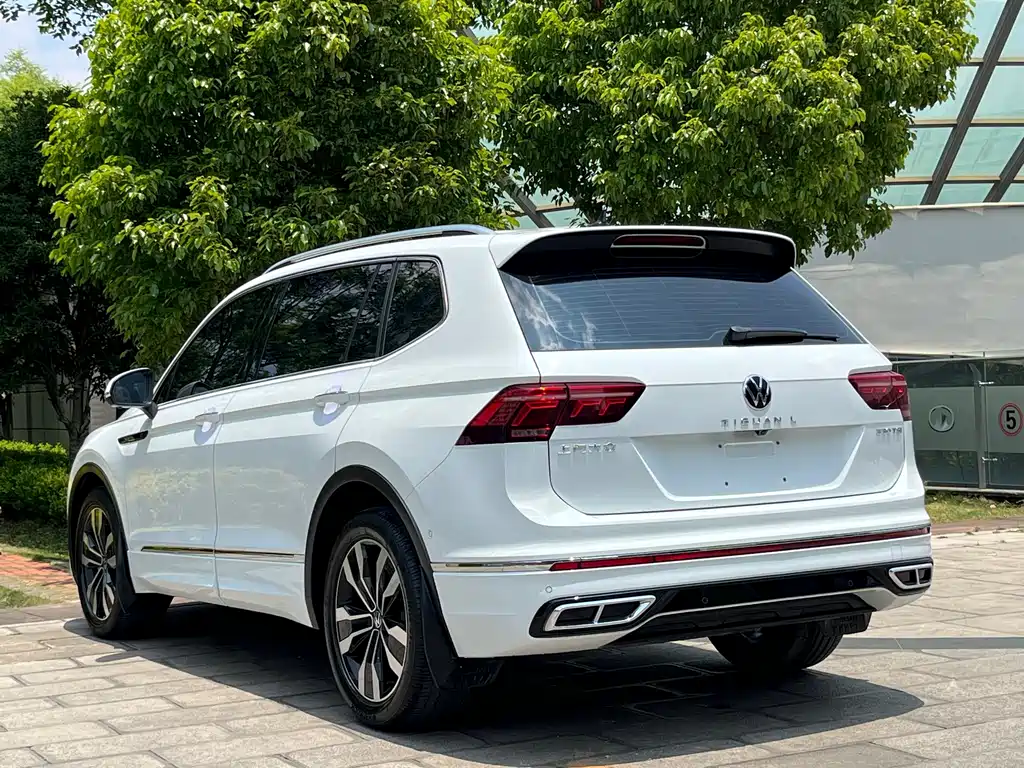 Volkswagen Tiguan L 2023 — фото 9