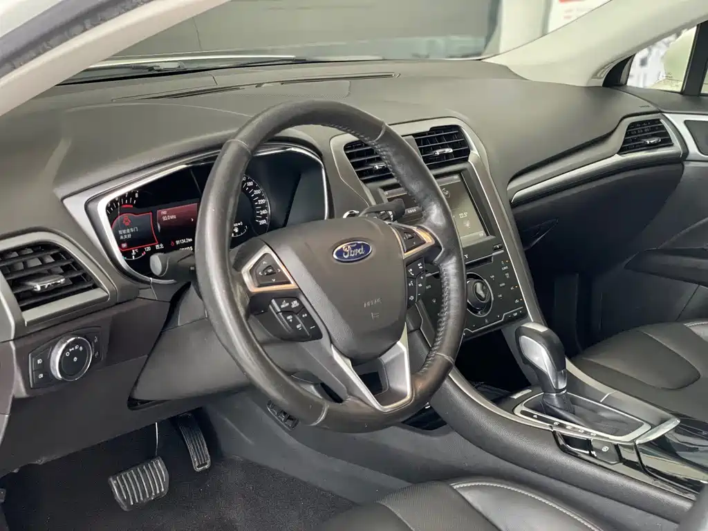 Ford Mondeo 2015 — фото 19