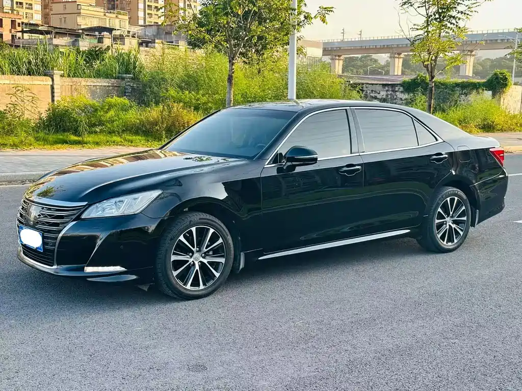 Toyota Crown 2018 — фото 1