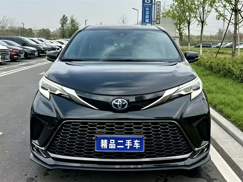 Toyota Granvia 2023
