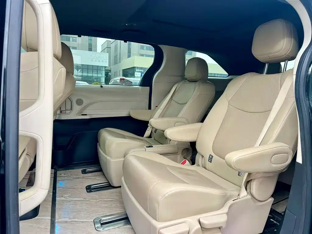 Toyota Granvia 2023
