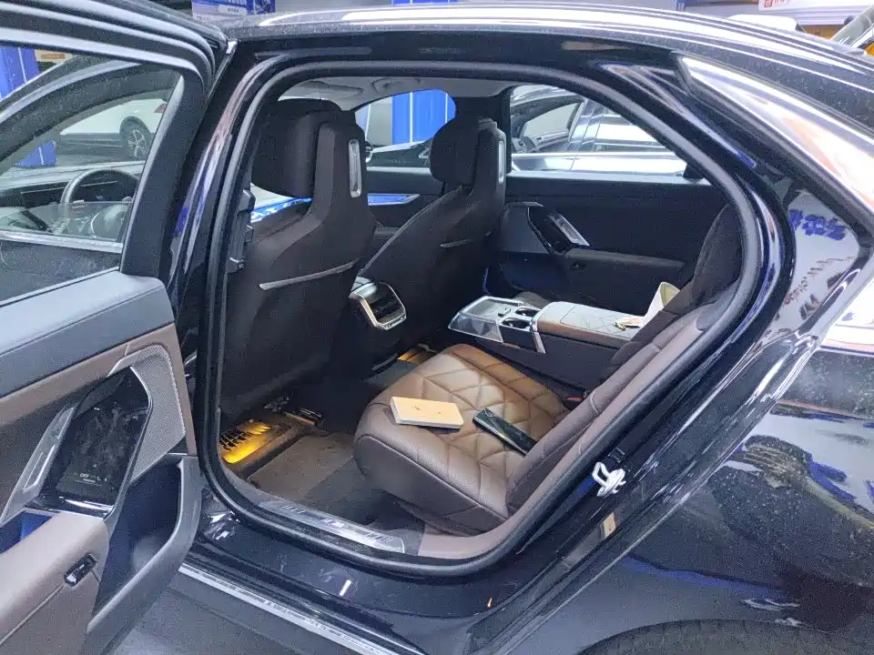 BMW 7 Series 2024