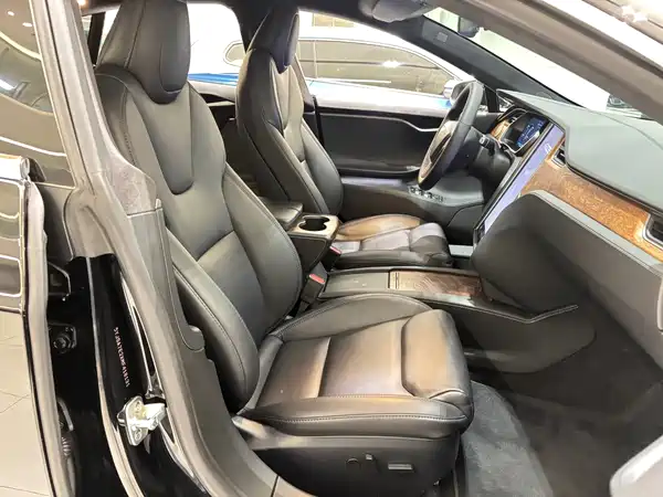 Tesla Model S 2020